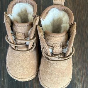 Like New infant Uggs size 1